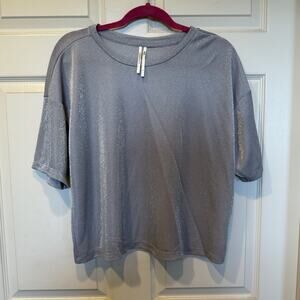 Shiny T shirt By Anthropologie Short Sleeve Shine Cropped Top | Gray | XL